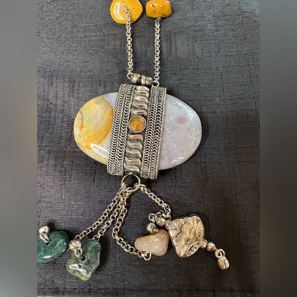 Vintage 1970s Polished Stone Charm Carnelian Necklace Silver-Tone Boho Hippie - Picture 2 of 6
